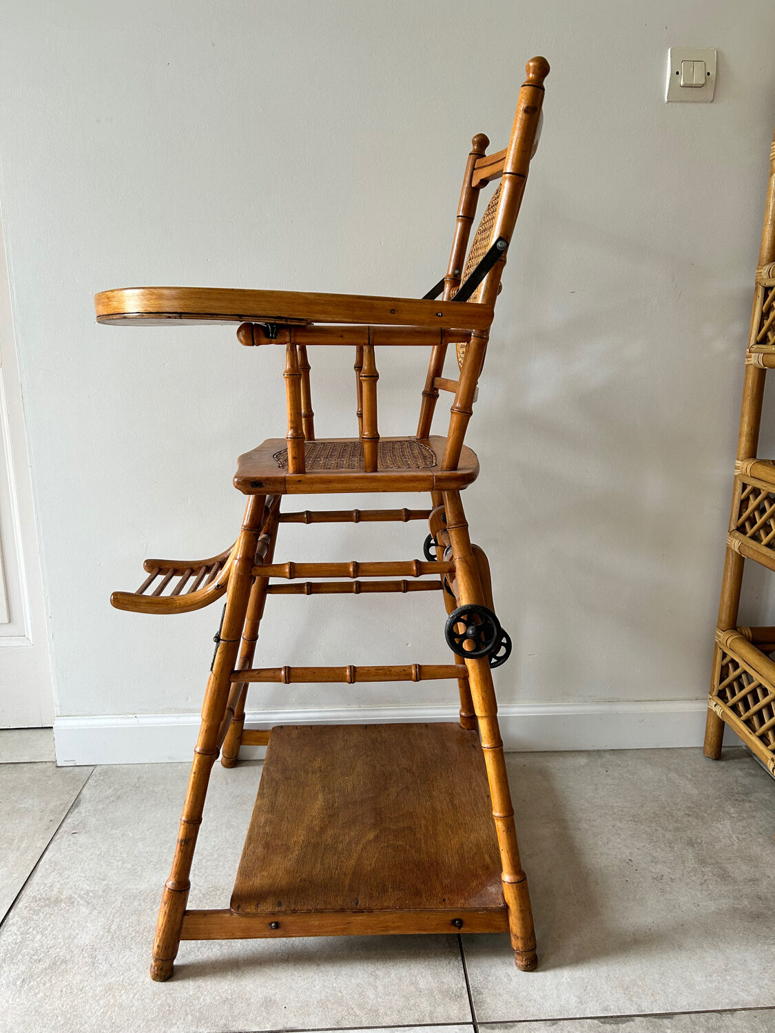Modular high chair in canning Eugène Vincent