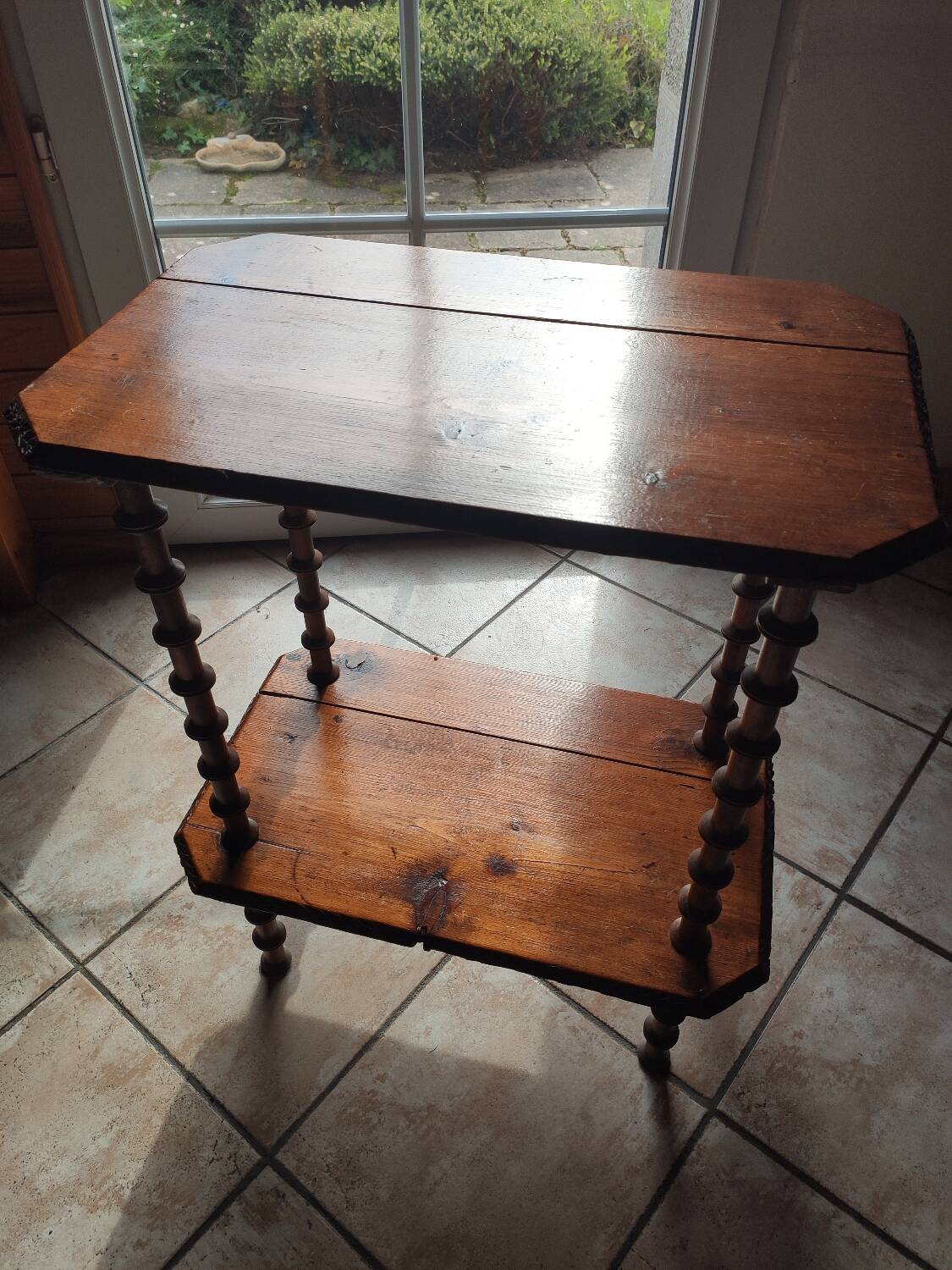 2-tier table