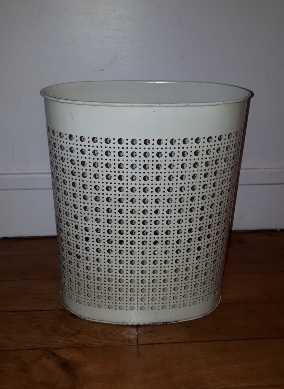Vintage paper basket USA