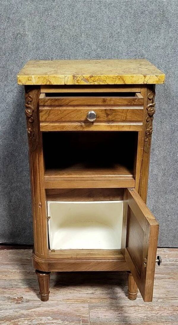 Table de nuit, chevet style Louis XVI en noyer, vers 1900