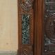 Cabinet Louis XIII revival en noyer et marbre sculpté