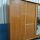 Armoire en chêne pieds compas