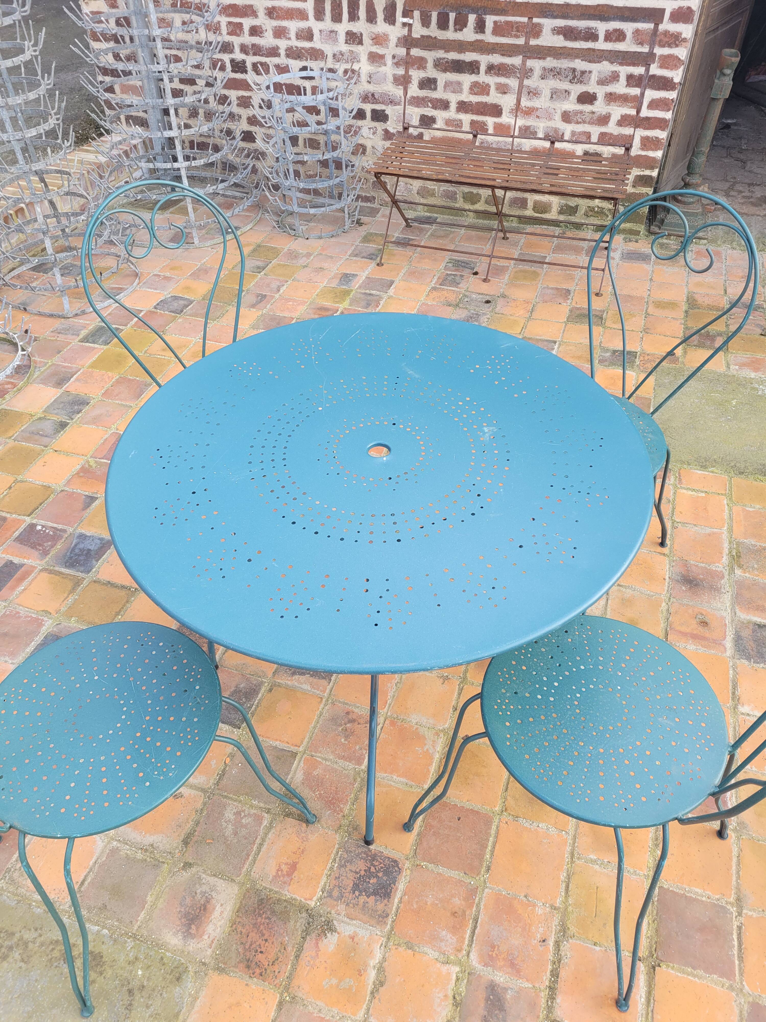Salon de jardin en fer forgé, table & 4 chaises