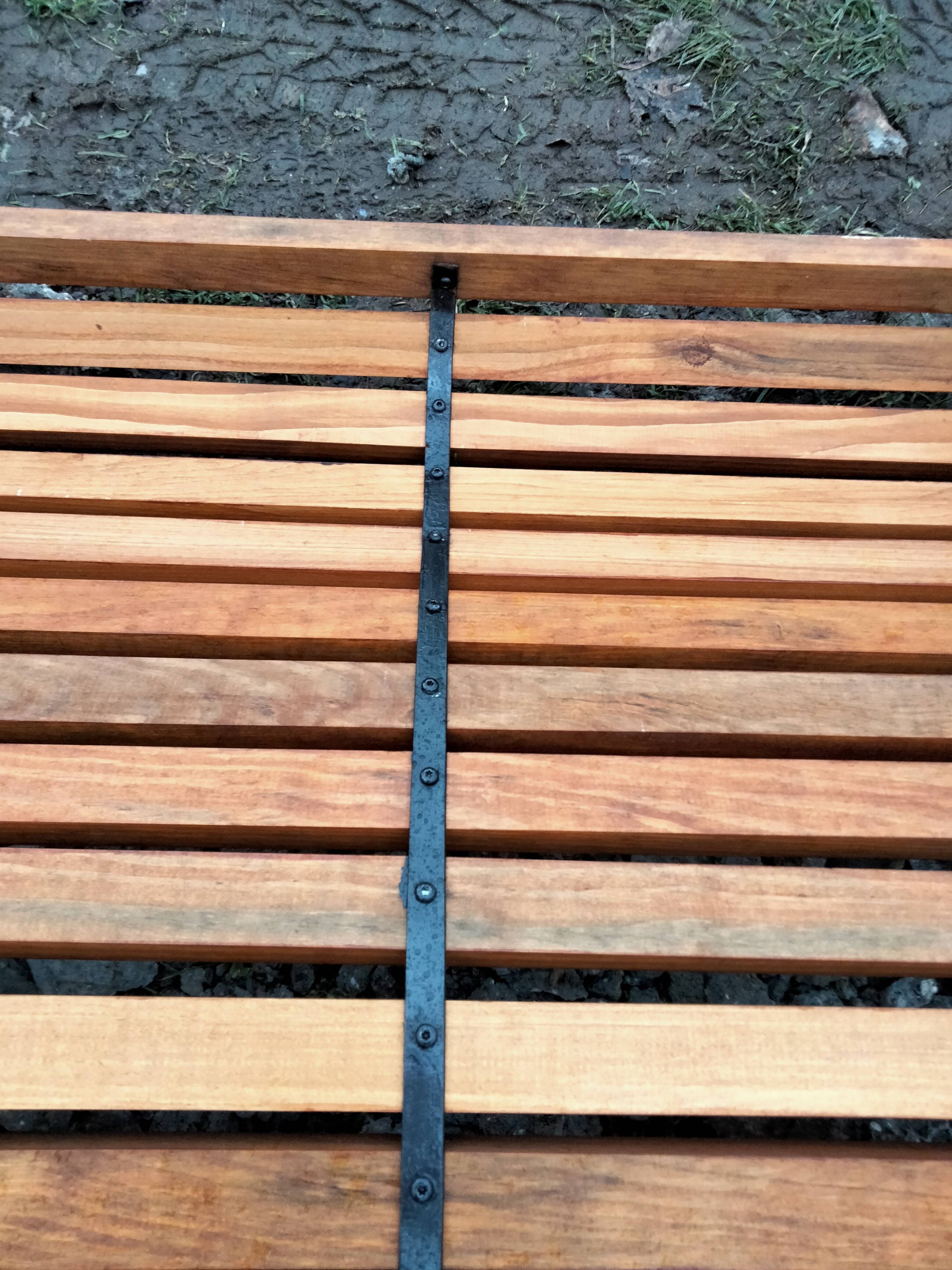 Old garden bench with vintage cast iron legs xxeme