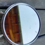 Round mirror with feet