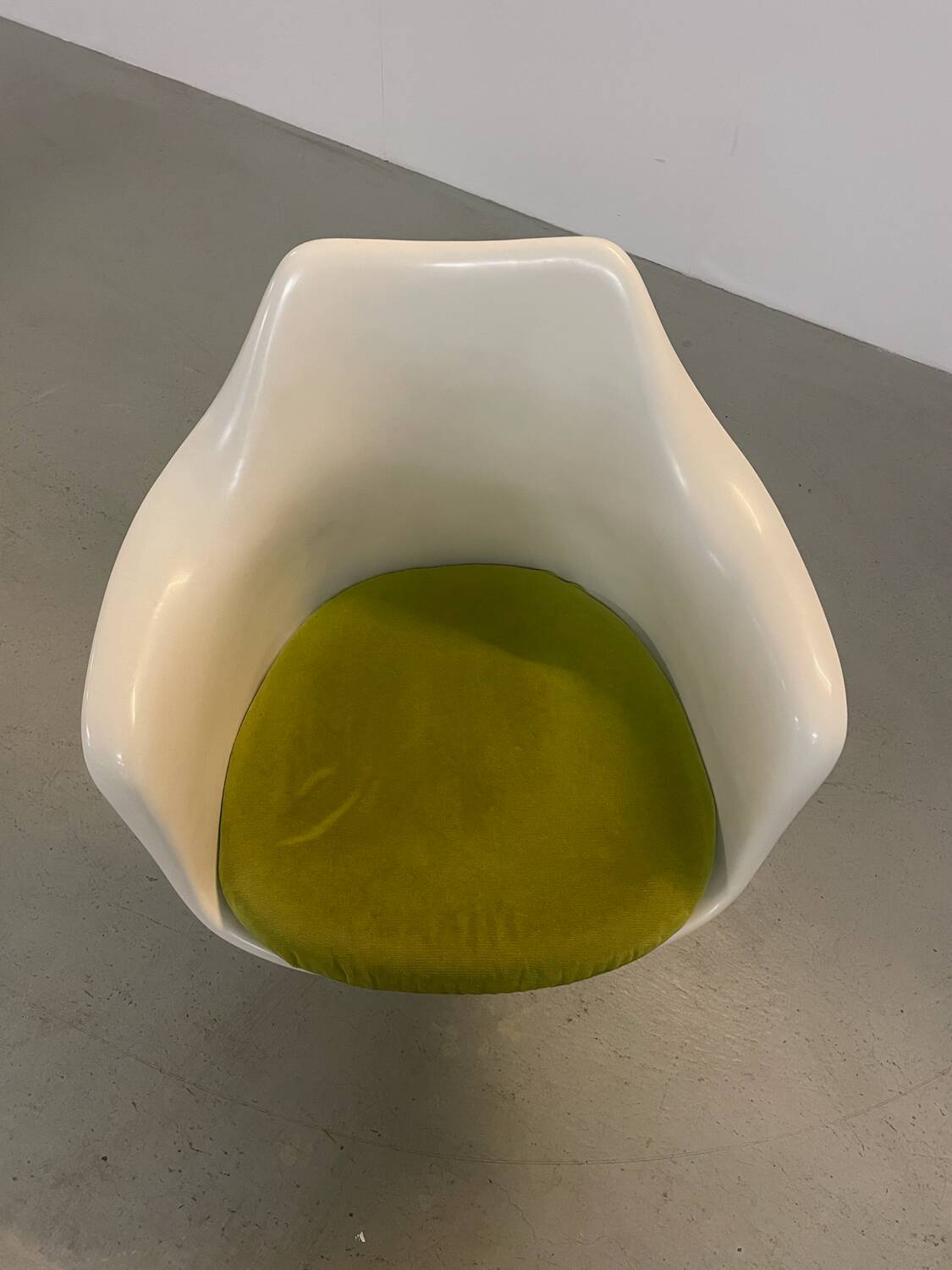 3x Eero Saarinen Tulip Armchair Knoll International