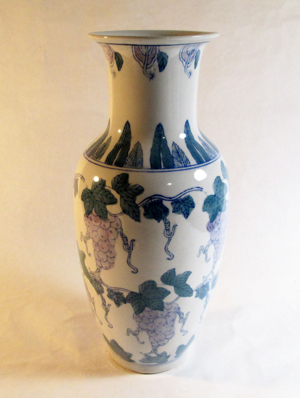 Chinese vase decoration vine