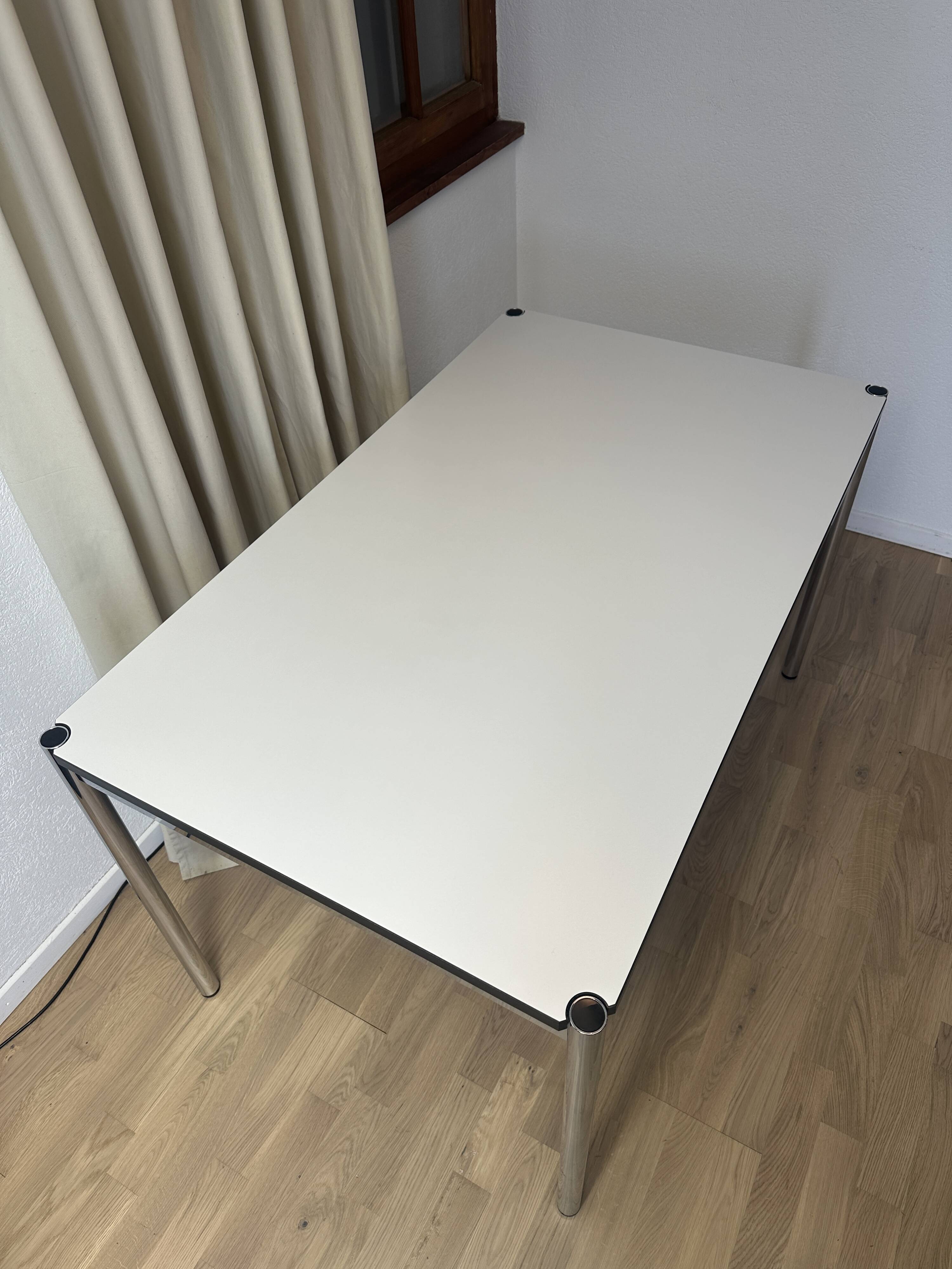 USM Haller desk in pearl grey laminate