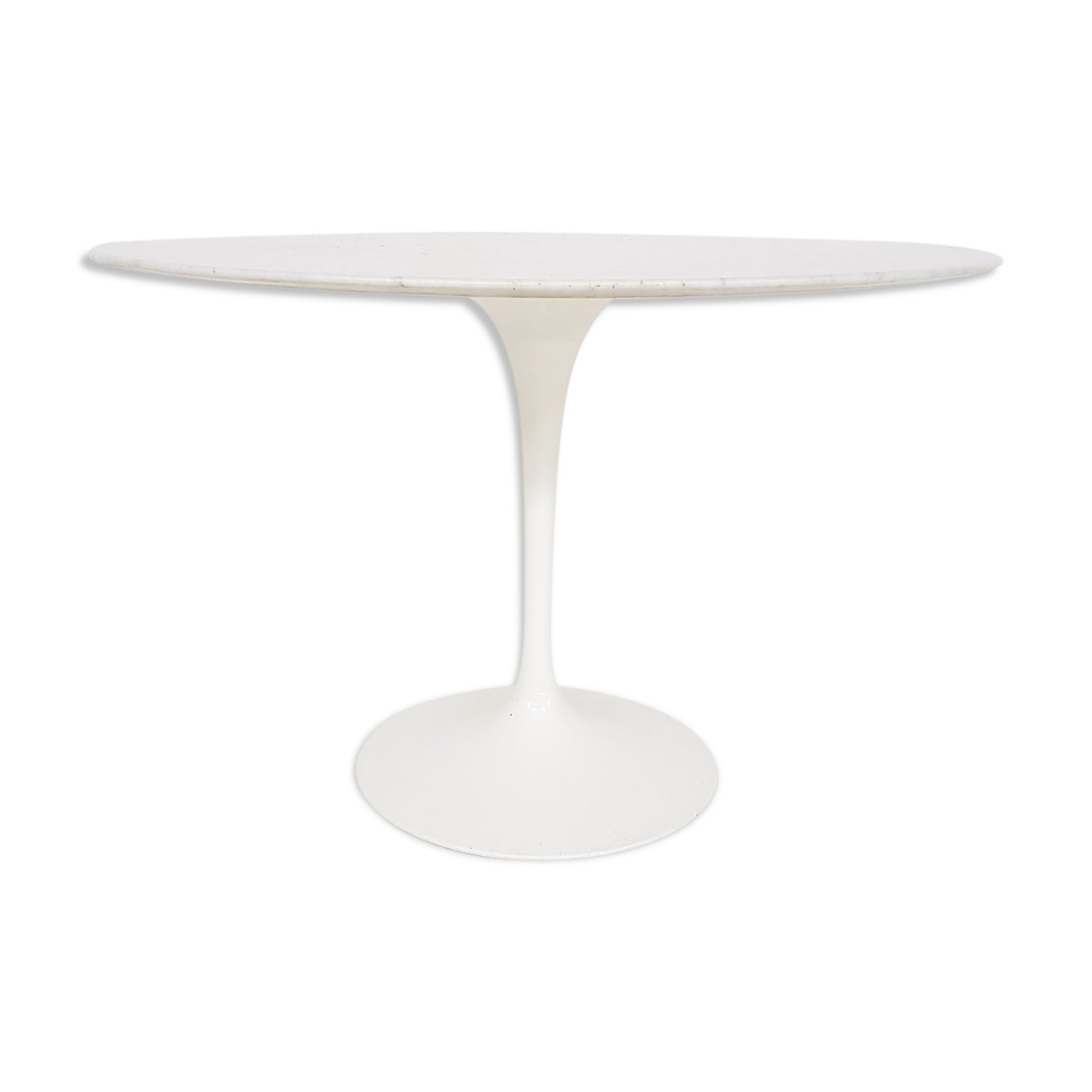 Tulip Table by Eero Saarinen for Knoll International