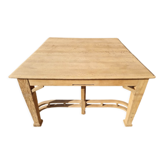 Extendable oak table