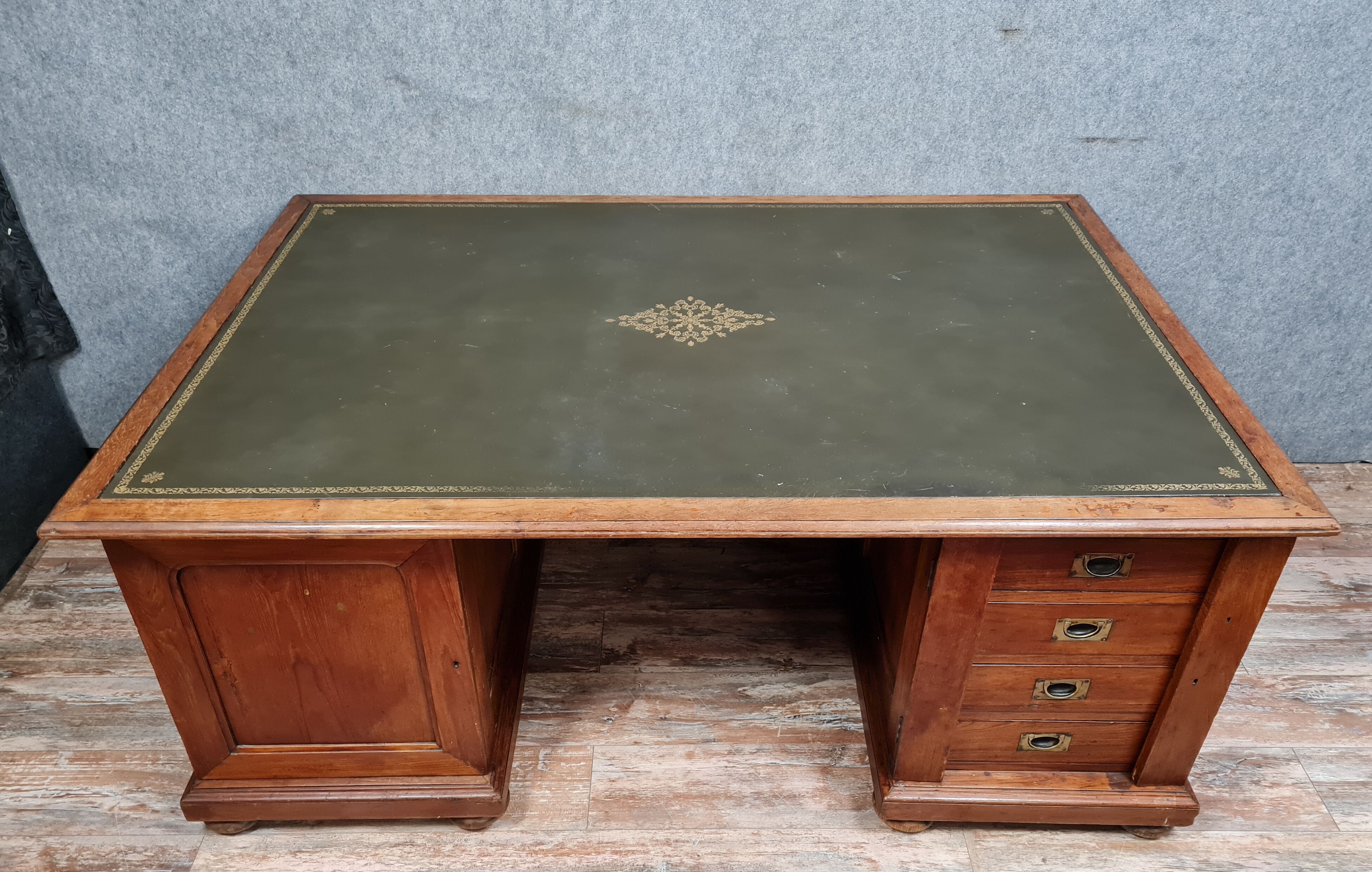 Trade furniture: double-sided desk in oak stained Napoleon III era around 1880