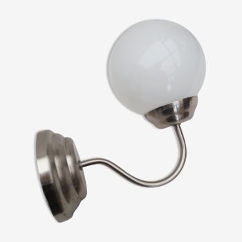 Gooseneck wall lamp, white opaline round globe