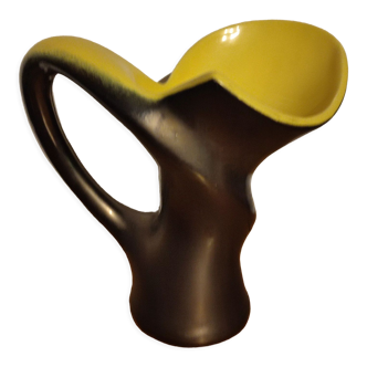 Black and yellow pitcher ceramidi