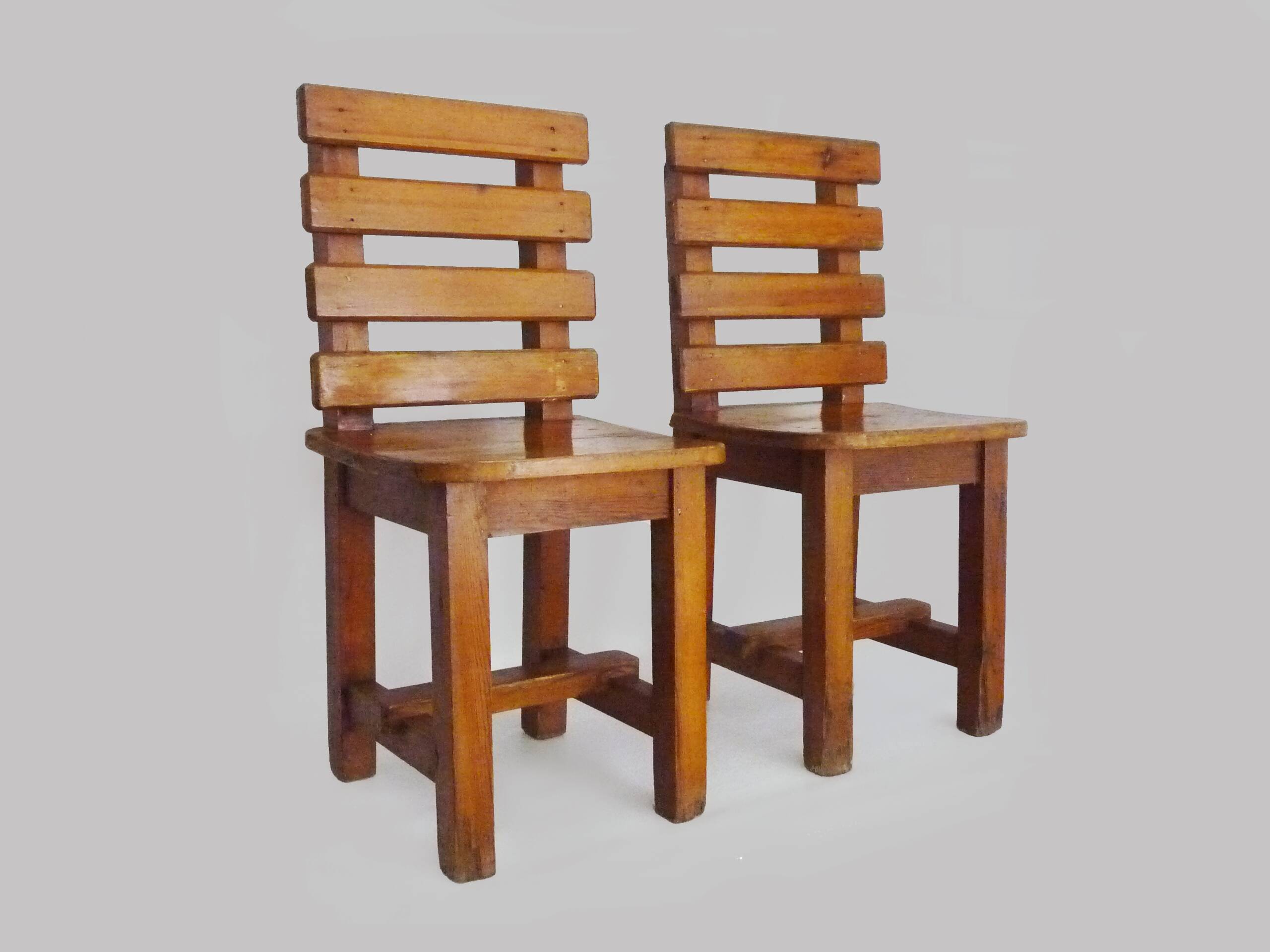 Paire de chaises en chêne massif vintage des années 70