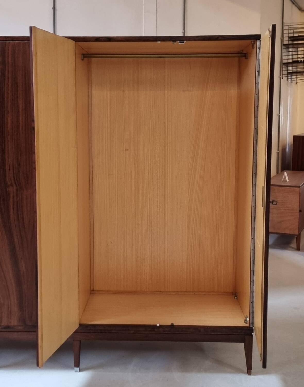 Armoire du milieu du siècle