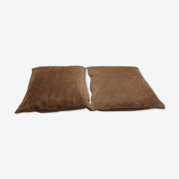 2 suede imitation cushions