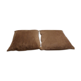2 suede imitation cushions