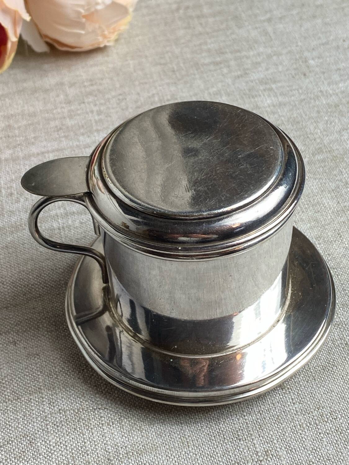 Tea pot, in silver metal