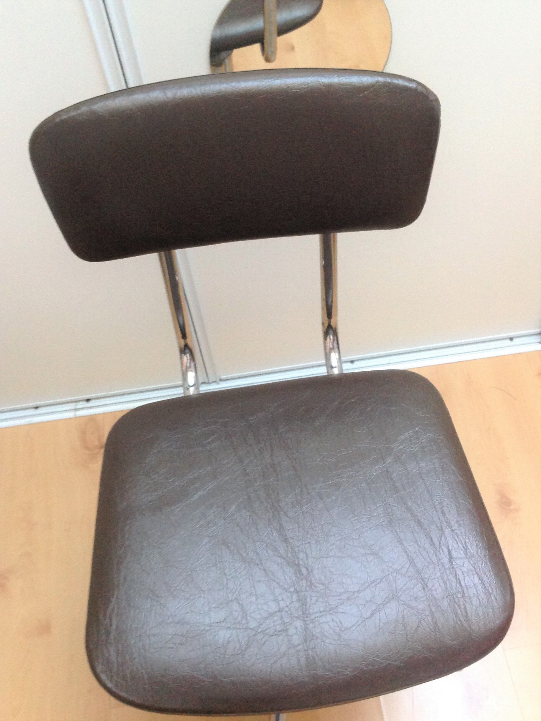 Swivel chair in chromed metal and skai brown years 60-70