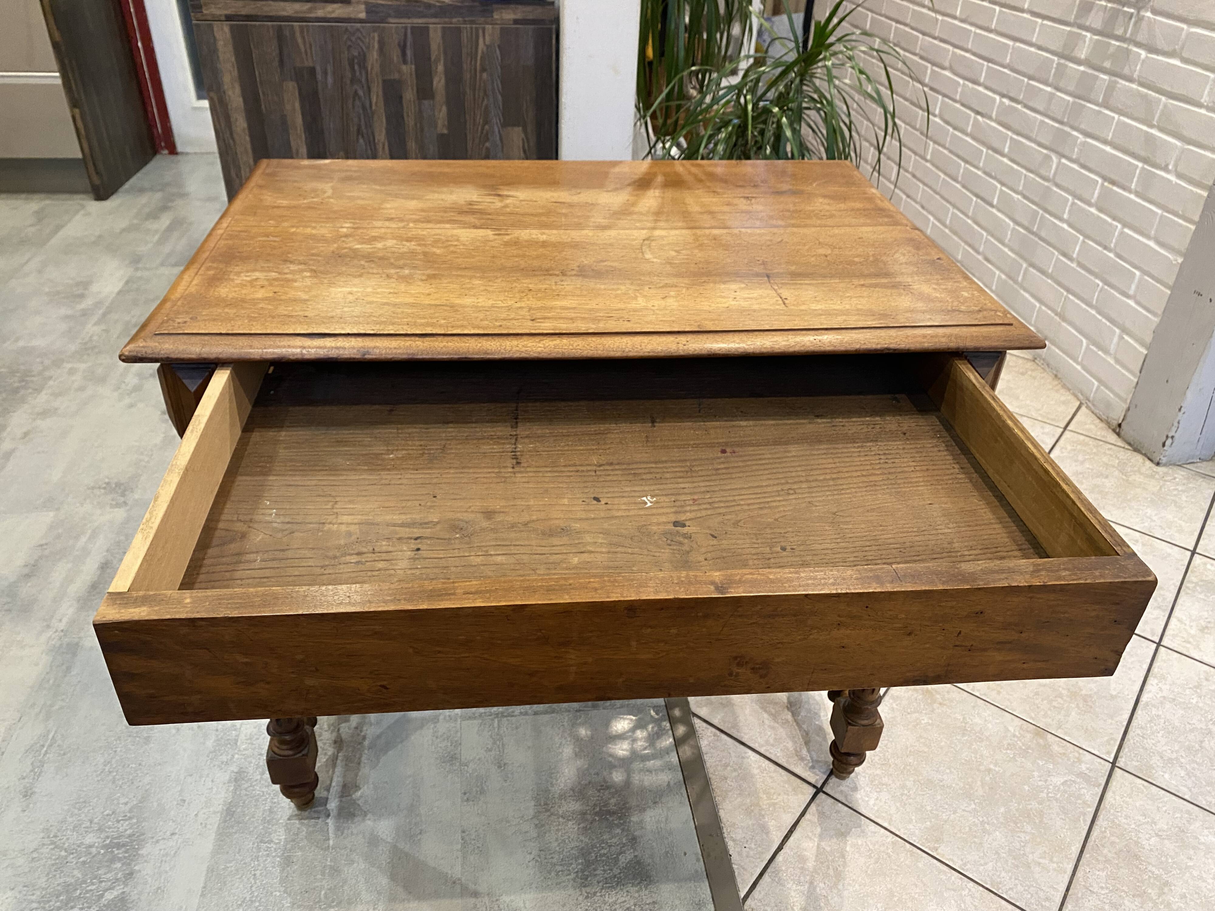 Bureau 1 tiroir en bois massif chêne pieds tournés et sculptés 89x62cm