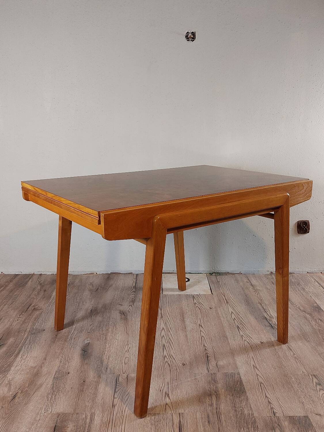 Table extensible en ronce de noyer, Vintage Tchèque 1960s