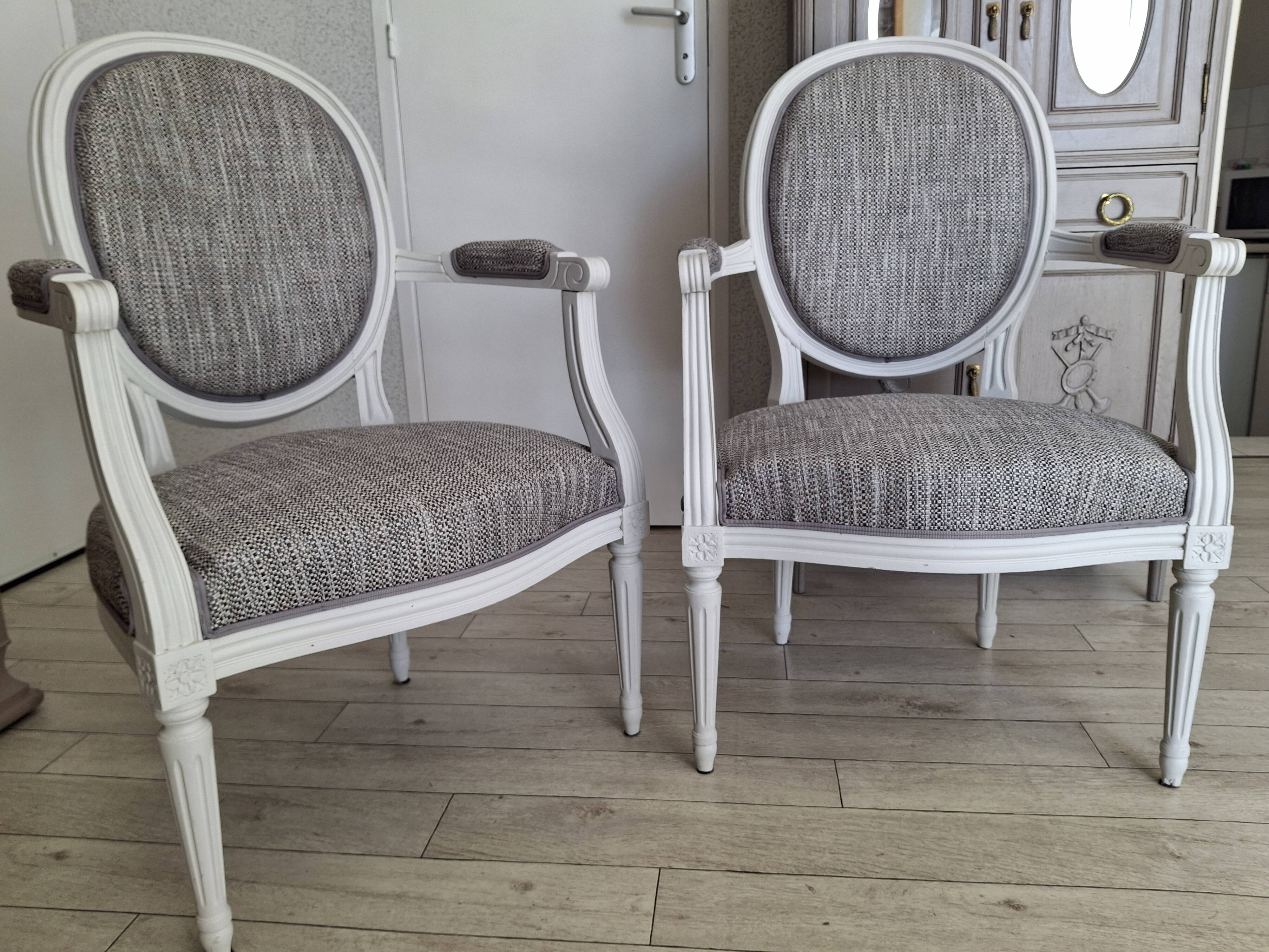 Paire de fauteuils cabriolets Louis XVI