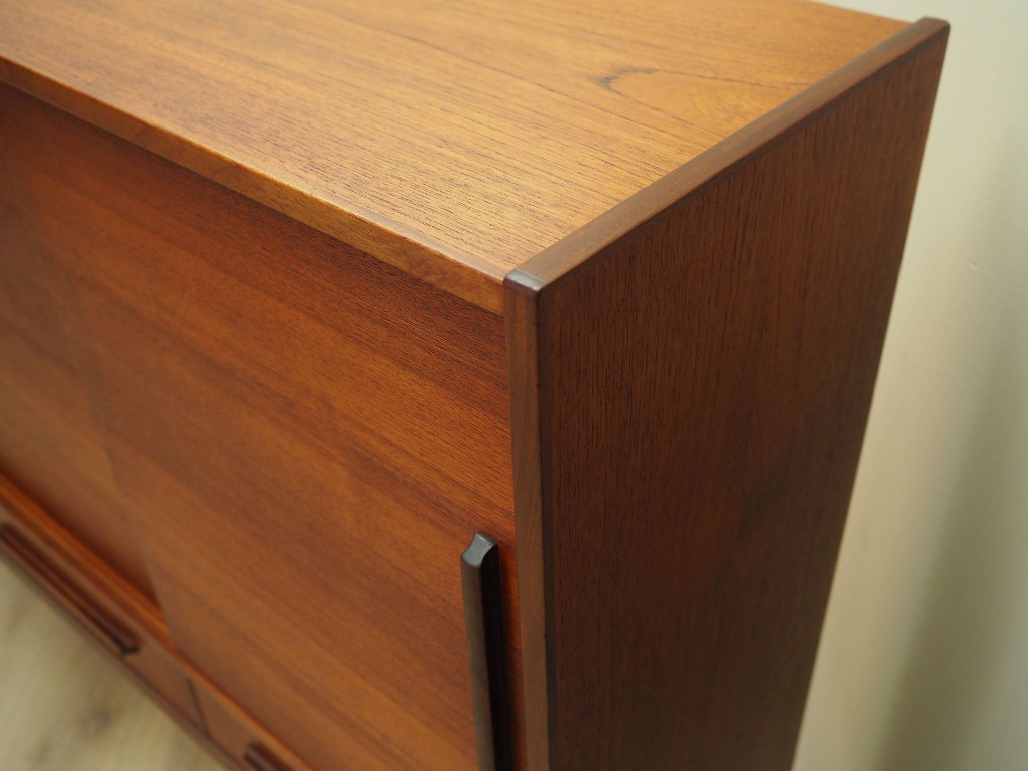 Buffet danois en teck par PMJ Viby J, années 1960
