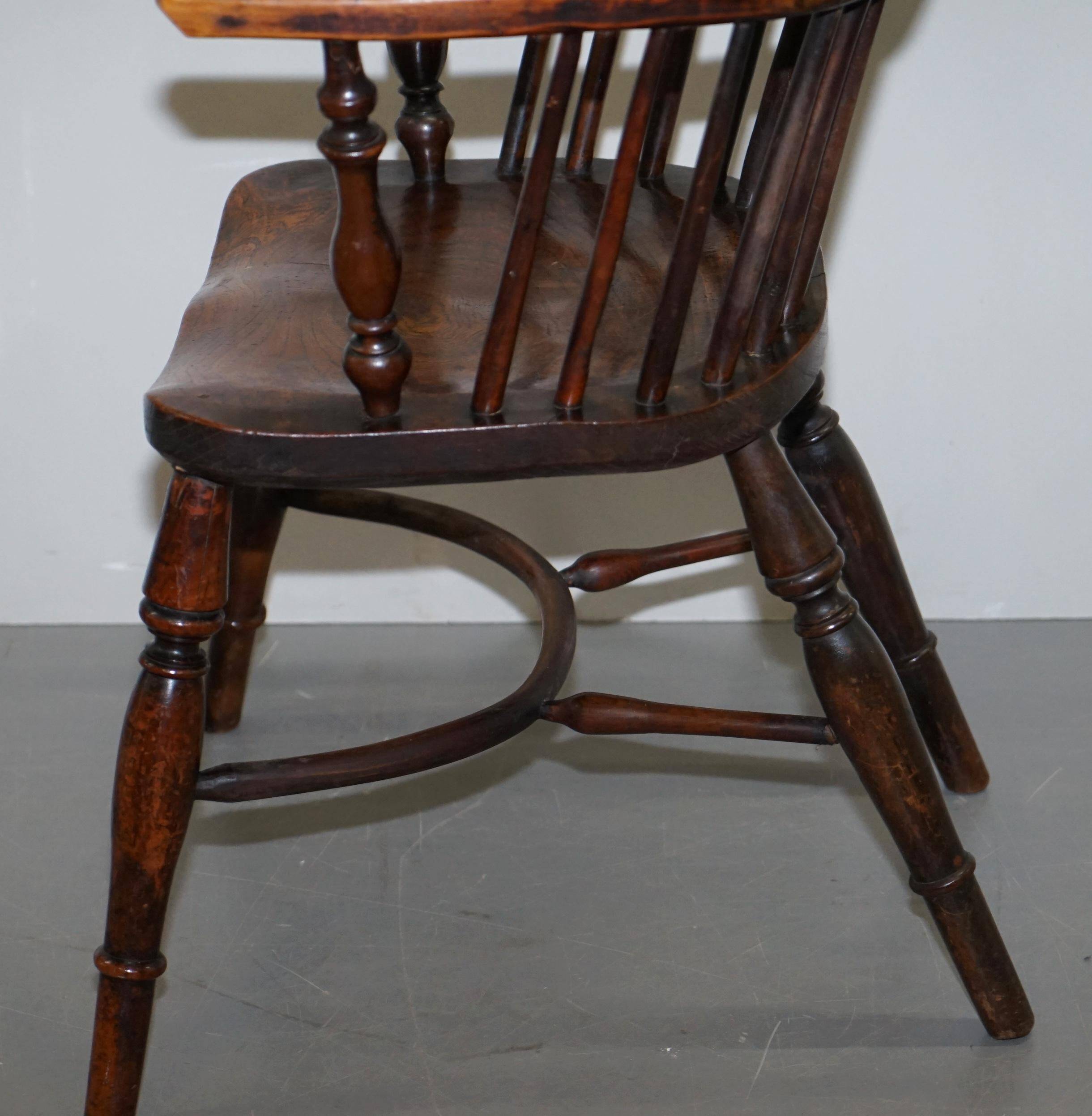 Windsor chair in solid elm circa 1860 - English furniture