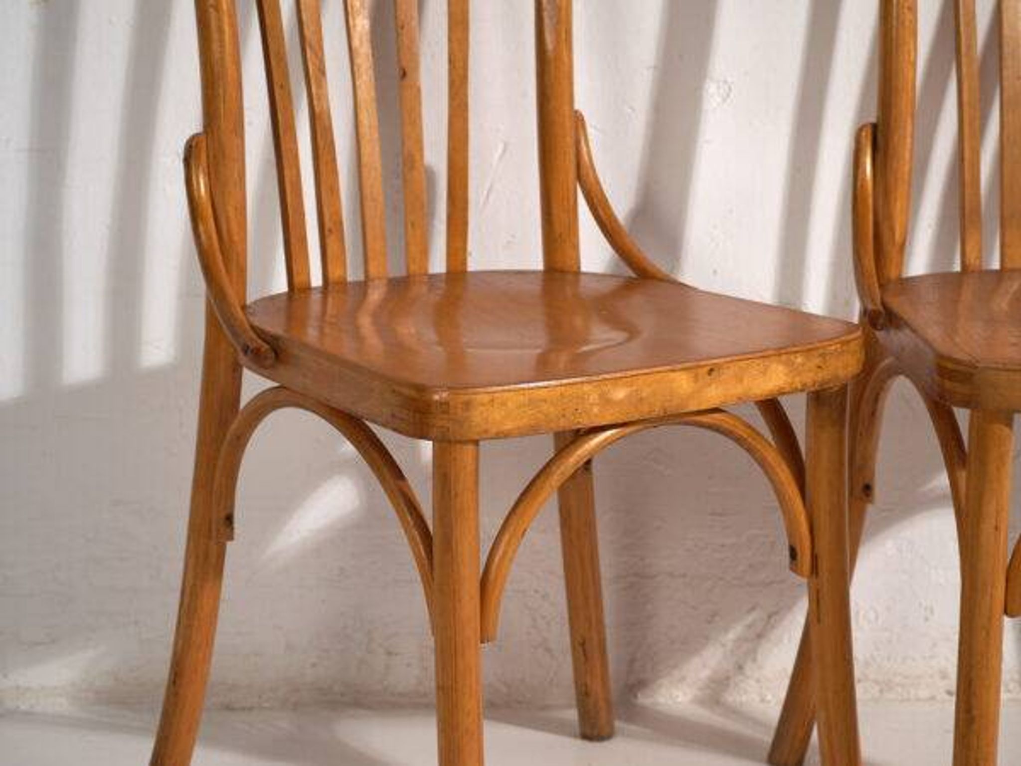 Antique bentwood coffee chairs (circa 1920). Set of 2, no. 4
