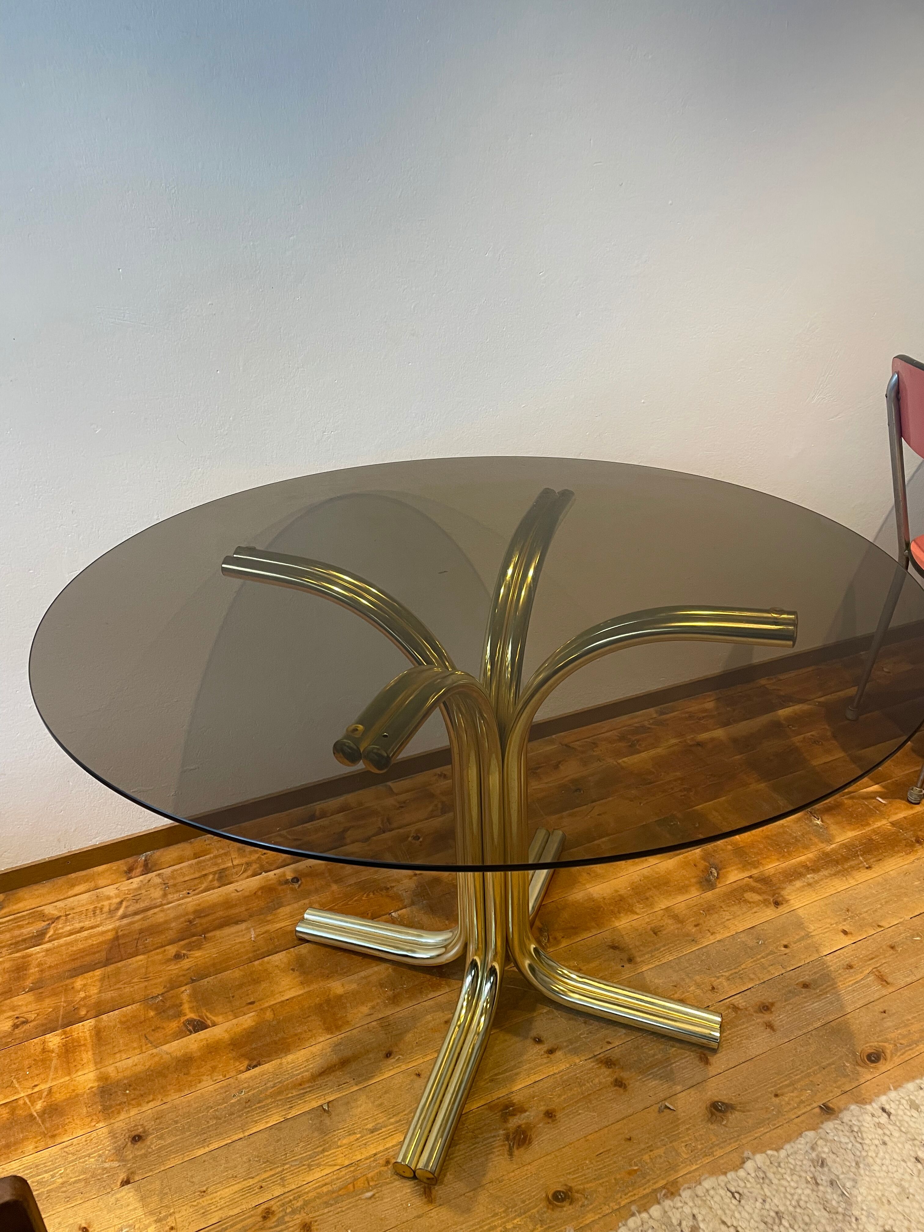 Table seventies pieds dorés