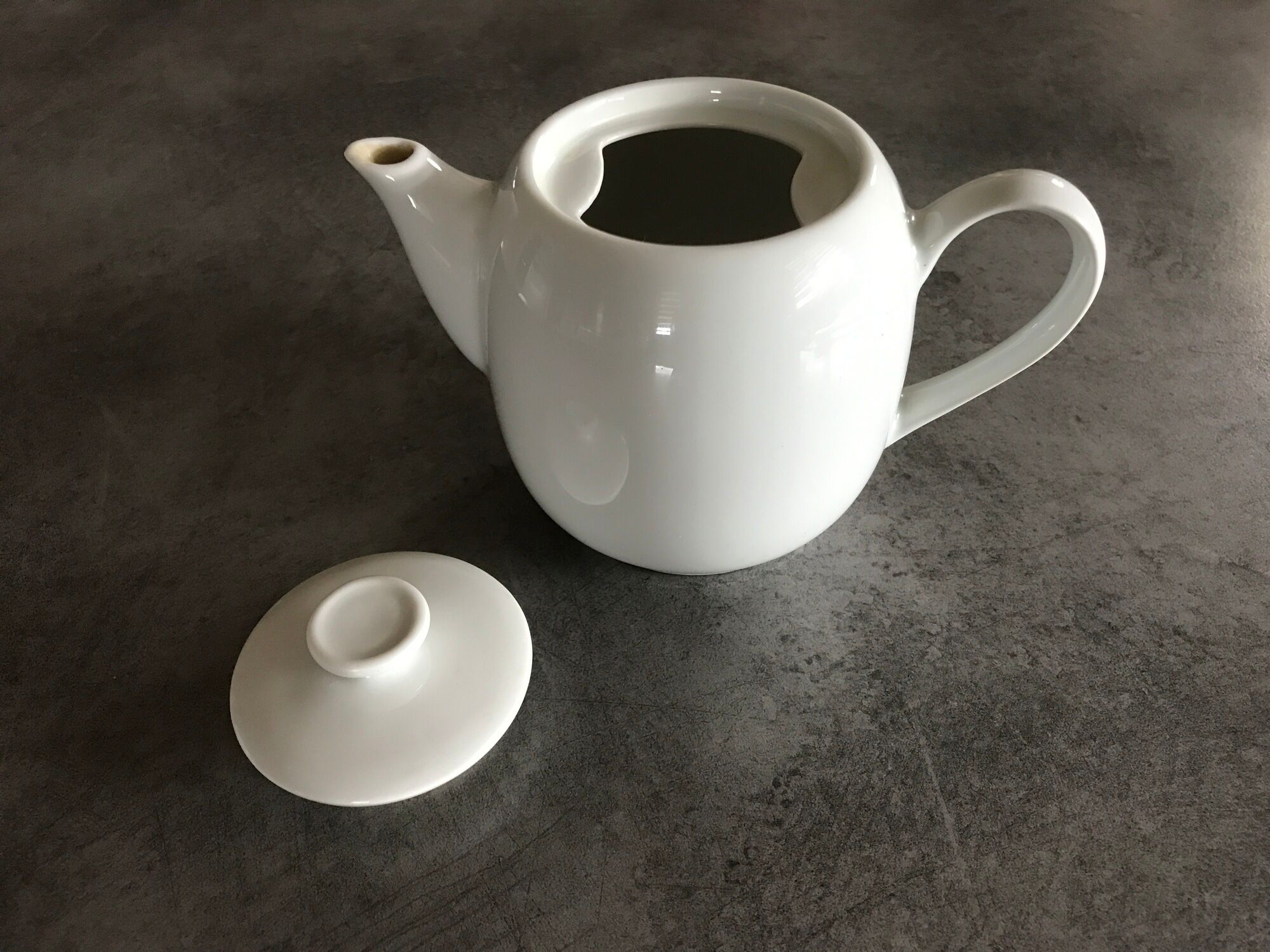 Théière en porcelaine émaillée blanche de Pillivyut  11,5 cm
