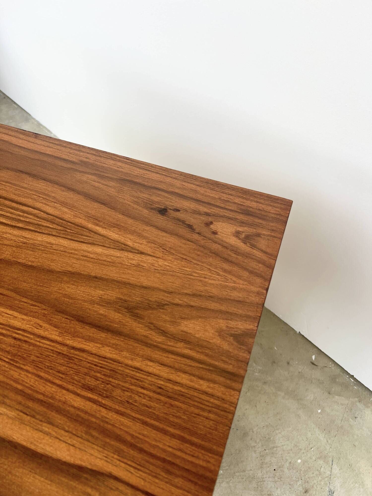 Commode 4 tiroirs moderniste par Antoine Philippon et Jacqueline Lecoq