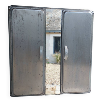 Armoire à suspendre en métal