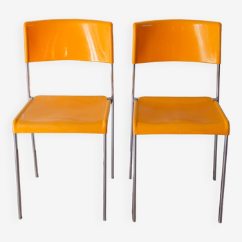 Paire de chaises plastique jaune et pieds chromes Mobilier International Signé Lafargue 1970