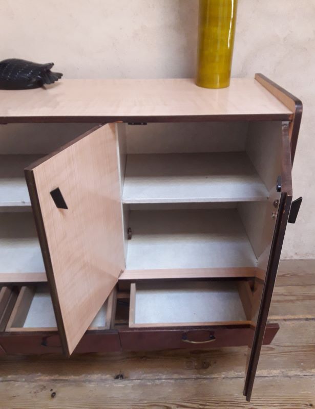 Buffet enfilade dining room