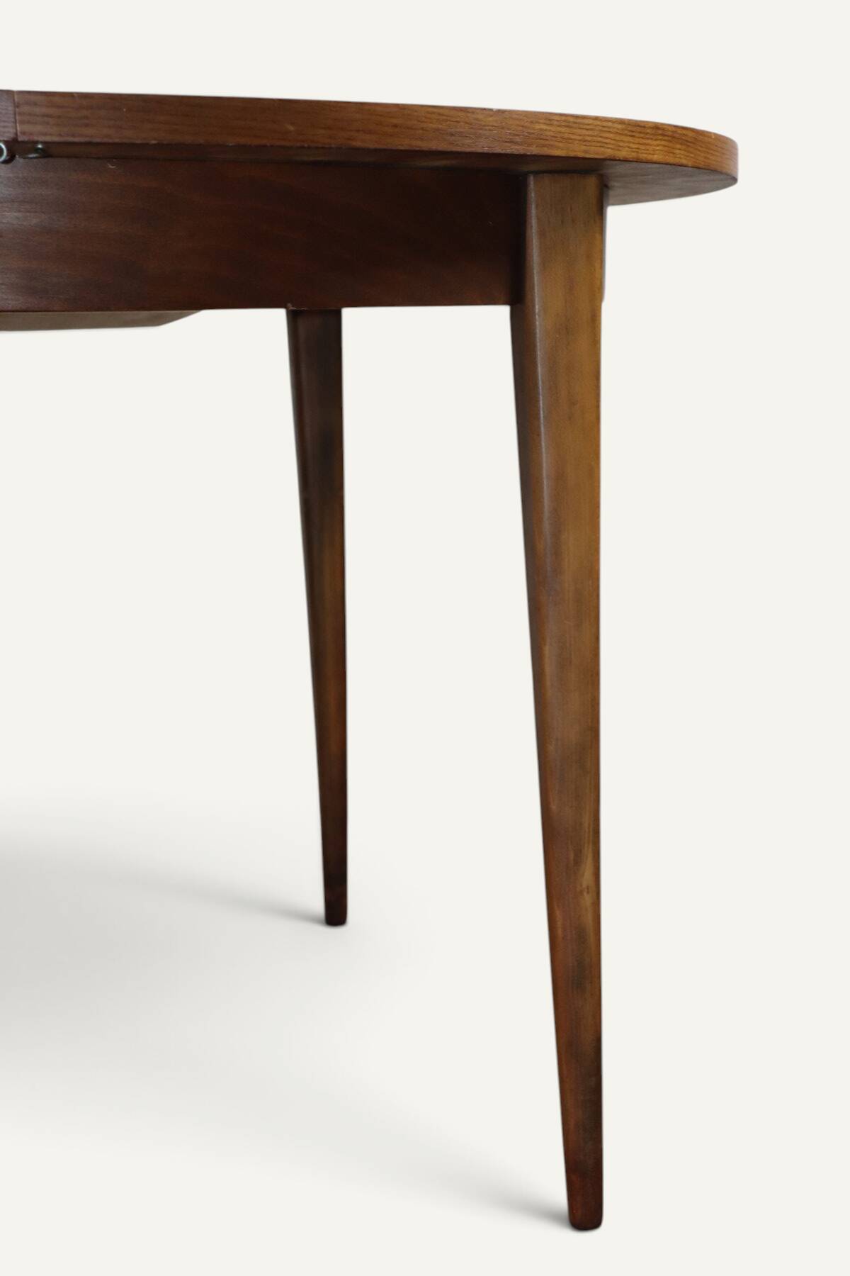 Round extendable dining table in teak – 1960s
