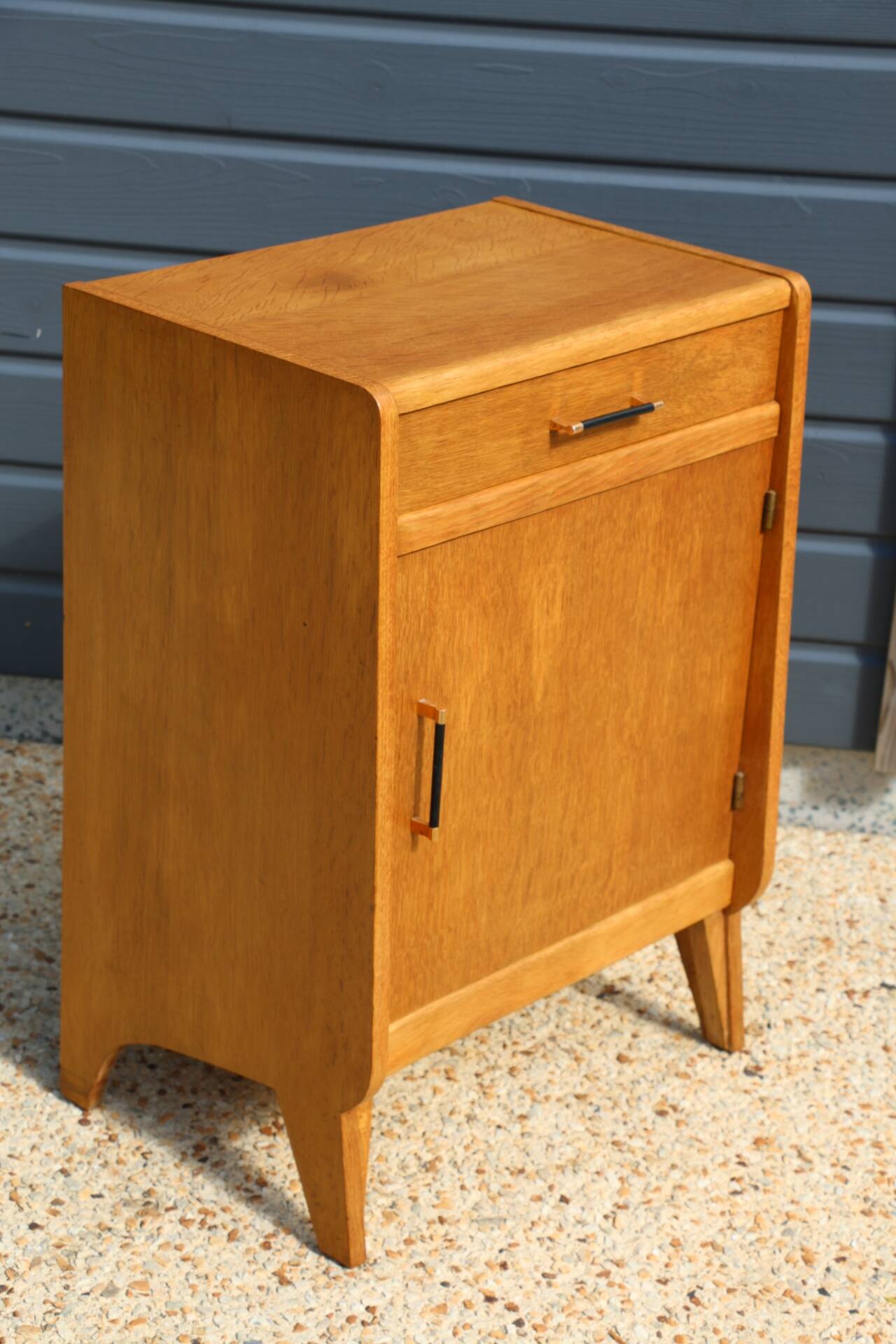 Furniture with 1 door and 1 drawer in light oak.