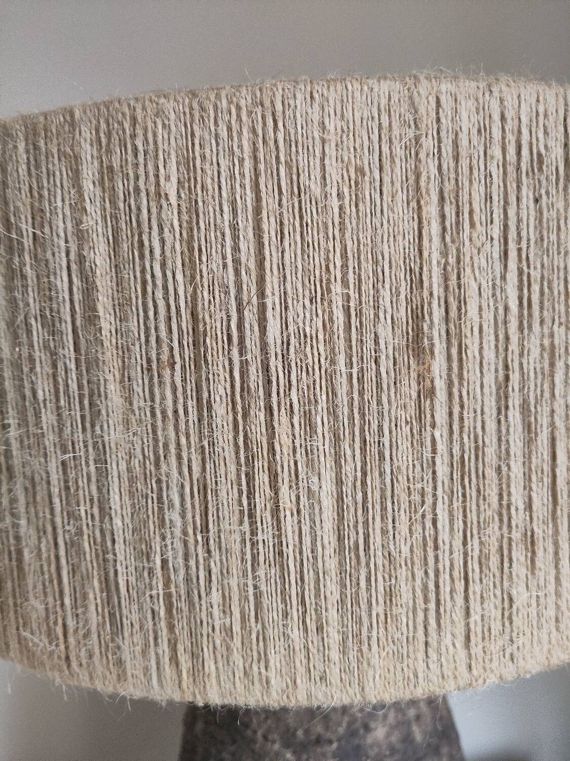 Table lamp in stoneware and natural jute
