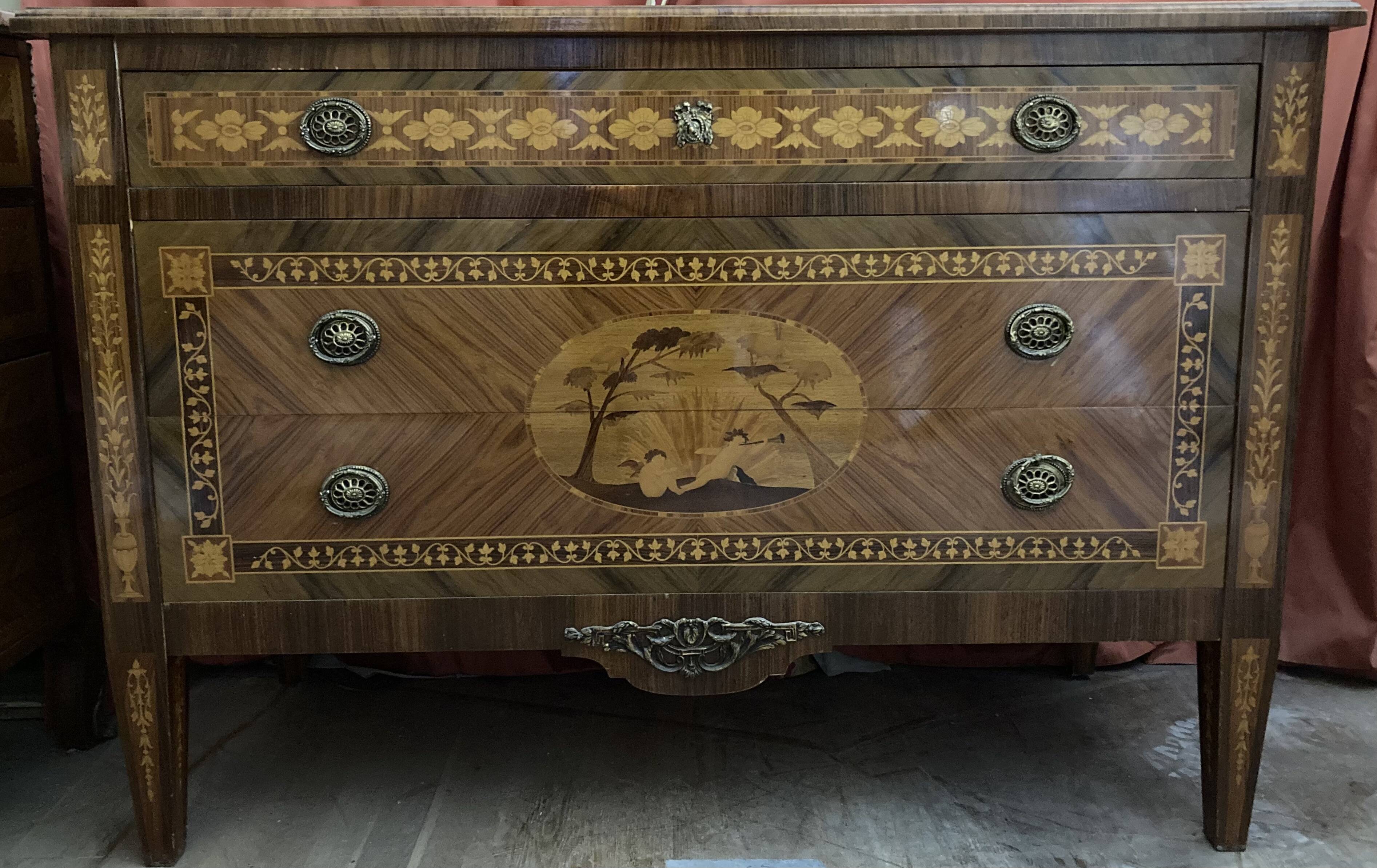 Commode ancienne en marqueterie de style Louis XVI