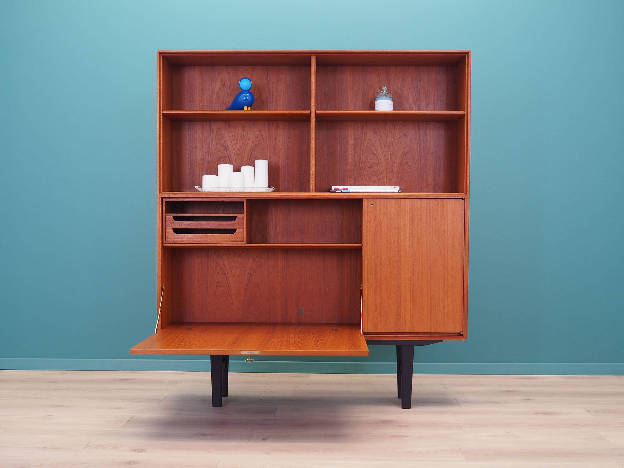 Teak bookcase, Scandinavian design, 1960s, designer: Bertil Fridhagen, prod