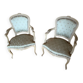 4 cabriolet chairs in Louis XV style – patinated painted wood – floral fabric