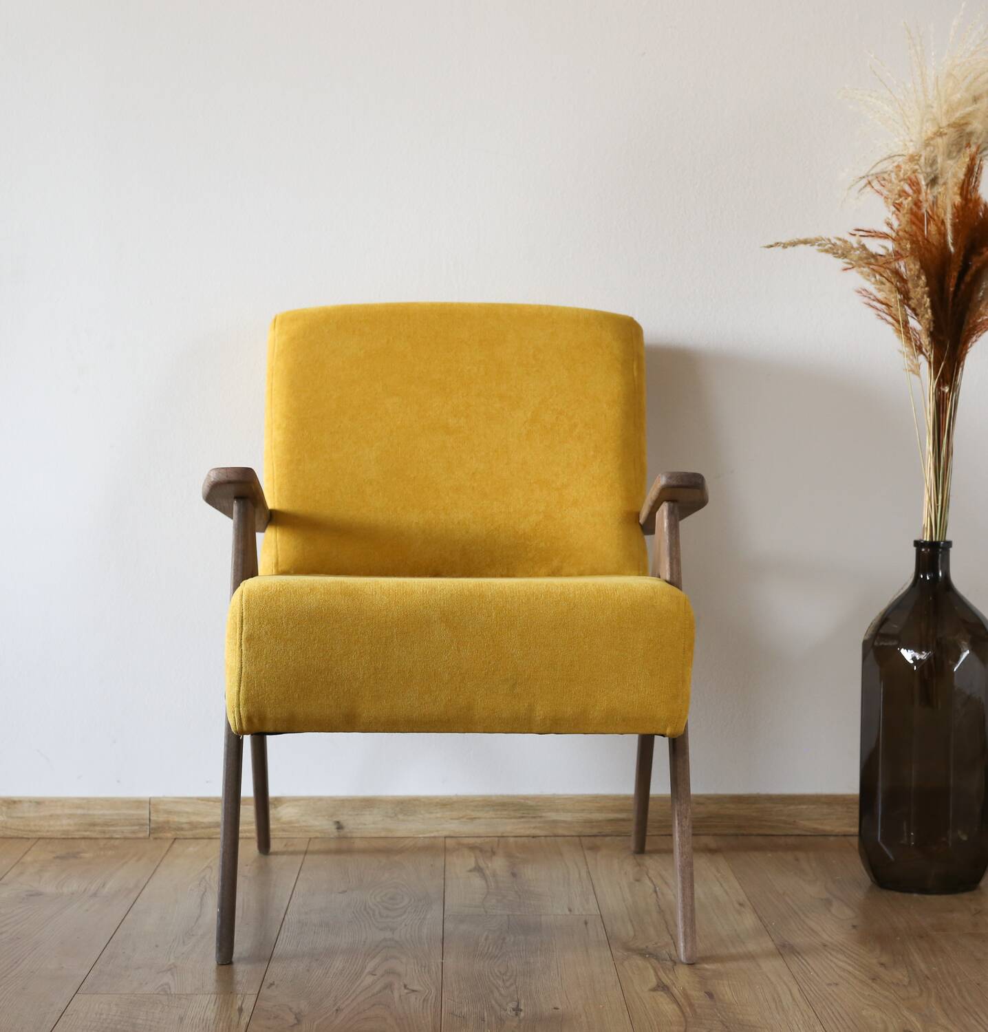 Fauteuil vintage en tissu jaune