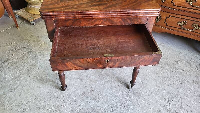 TABLE A JEUX EN ACAJOU ECRITOIRE BUREAU