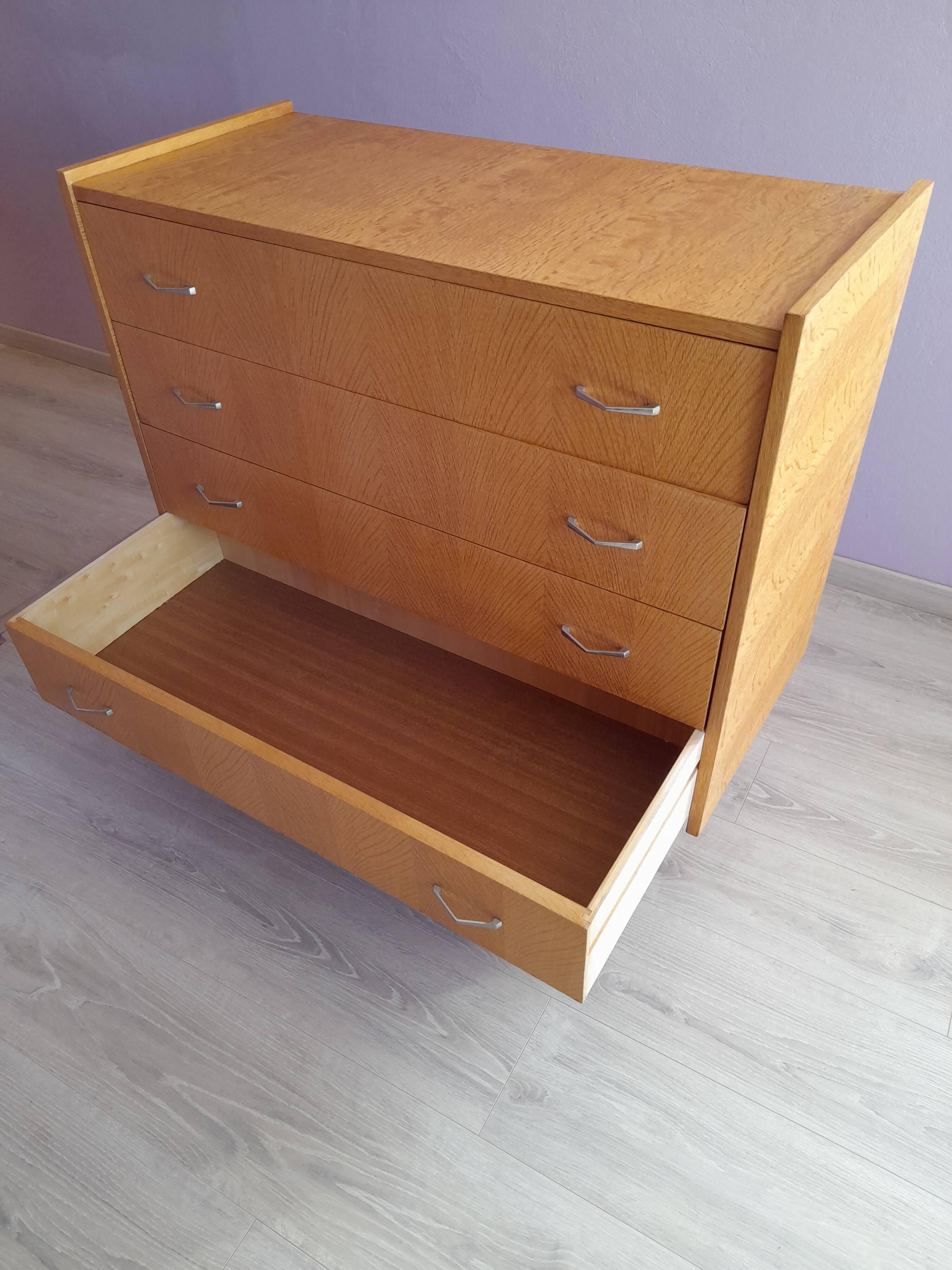 Vintage oak chest of drawers