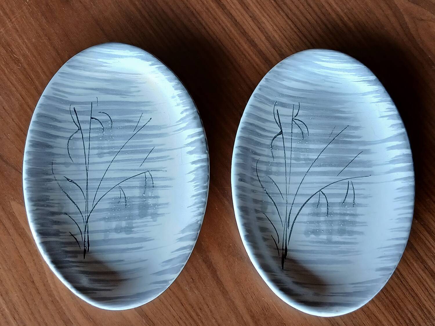 Pair of Niderviller kitten-patterned bowls