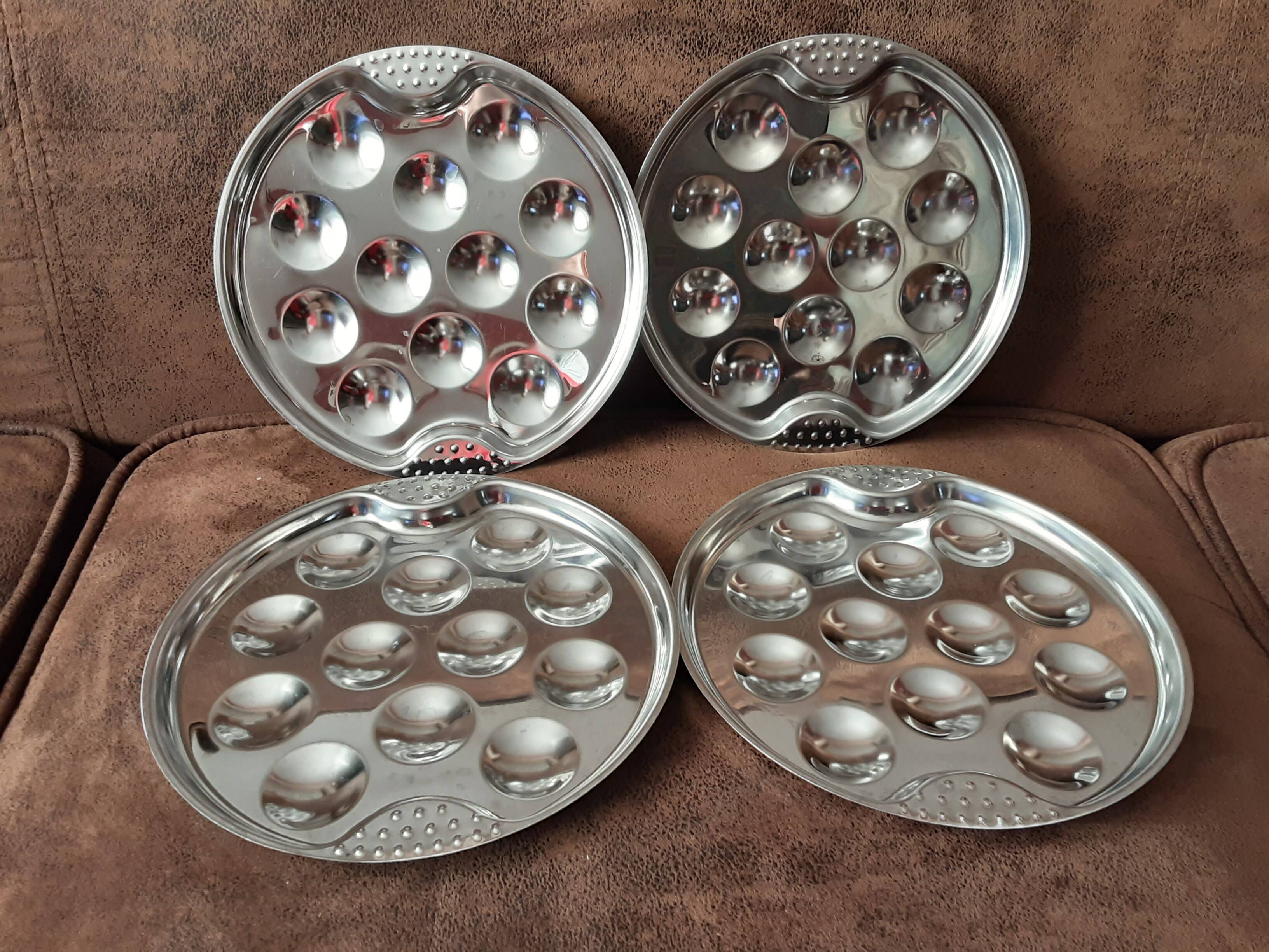 Set of 4 metal snail plates