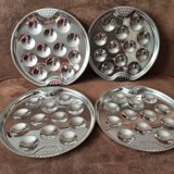 Set of 4 metal snail plates