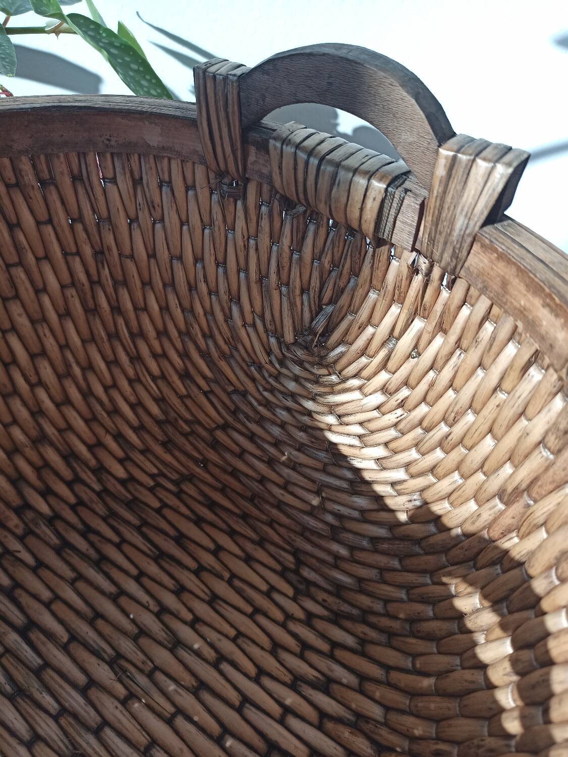 Vintage woven rattan basket - Traditional Asian wickerwork