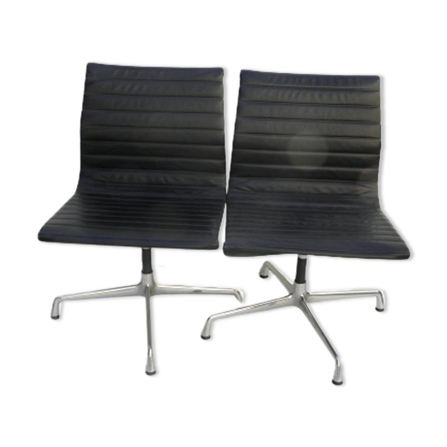 2 seats Charles Ray Eames EA 106