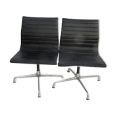2 sièges Charles Ray Eames EA 106